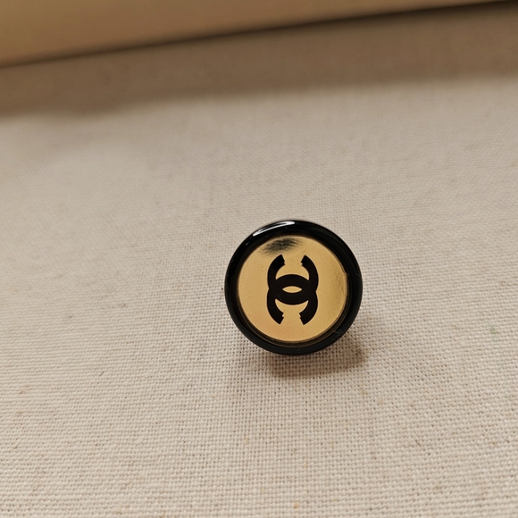 Chanel Clip on earrings one piece - Picture 1 of 14